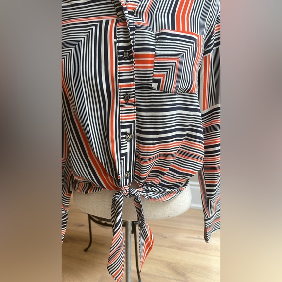 EUC Trina Turk silk blouse - Picture 4 of 8